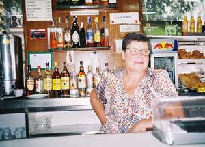 La mujer que hace posible el bar más mítico de Malasaña