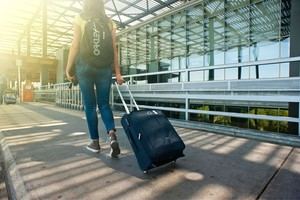 Consumidores europeos se movilizan contra tarifas de equipaje en aerolíneas low cost