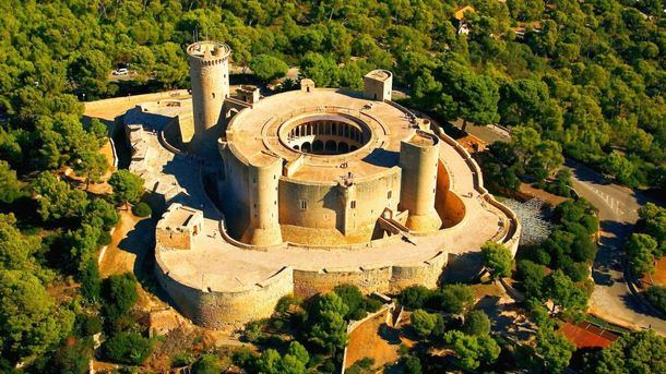 5 curiosidades del Castillo de Bellver de Turismo
que lo hacen único en el mundo