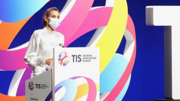 La Reina inaugura en Sevilla la 'Tourist Innovation Summit' en solitario tras la cuarentena del Rey