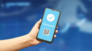 Decepción ante el pasaporte de vacunación restringido para viajar