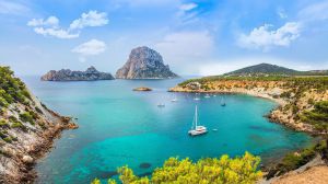 Ibiza abre sus puertas para ofrecer al viajero miles de pequeños tesoros escondido