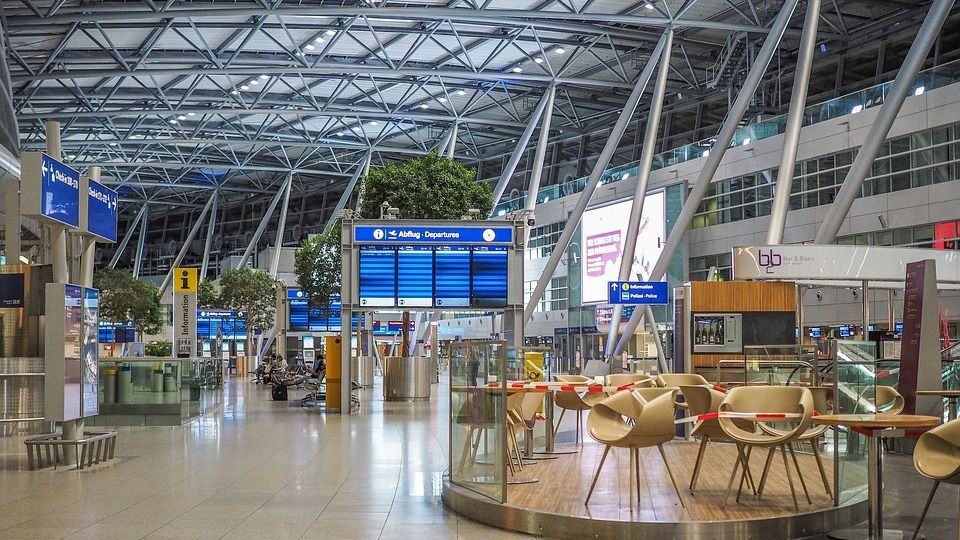 Los viajes internacionales en suspenso en gran parte a pesar del repunte de mayo