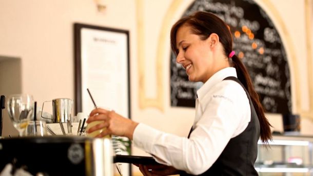 El empleo turístico crece en más de 100.000 afiliados en febrero, superando los 2,68 millones