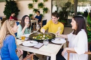 Descubre la diversidad culinaria de València en restaurantes internacionales