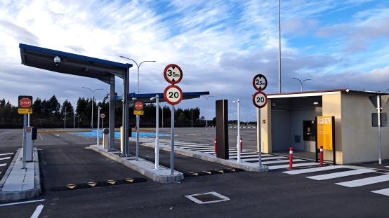 Aparcamiento de larga estancia inaugurado en el Aeropuerto de Asturias con más de 500 plazas