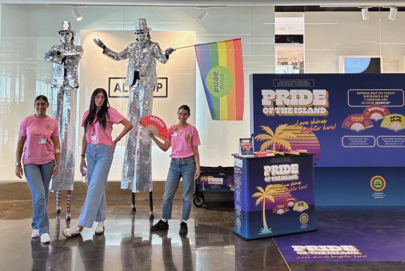 Gran Canaria celebra el Winter Pride en su aeropuerto