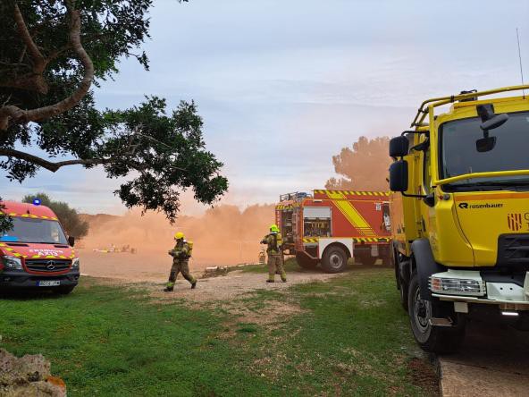 Menorca simula un accidente aéreo para evaluar su Plan de Emergencia