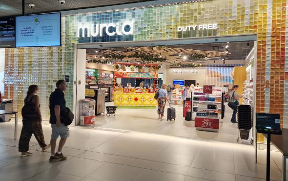 Aeropuerto de Murcia amplía su oferta comercial con nueva tienda y locales gourmet