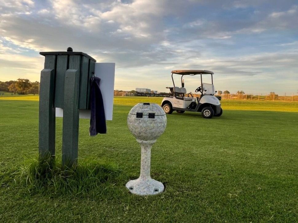 Parador de El Saler lanza innovador sistema para reciclar bolas de golf dañadas