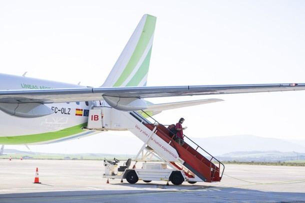 Nueva licitación para mejorar vuelos en el aeropuerto de Pamplona